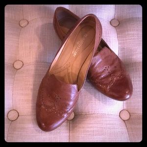 Naturalized loafers in brown leather